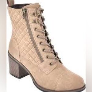 New women’s Sz 10M tan quilted lace up casual combat boots